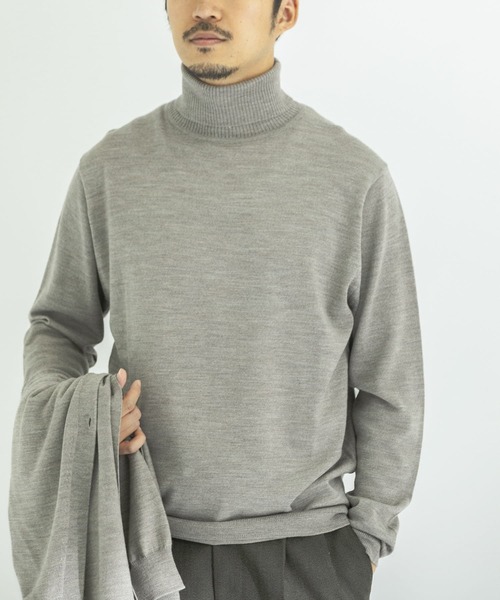 URBAN RESEARCH（アーバンリサーチ）の「イタリアンウールタートルネックニット（ニット/セーター・メンズ・ホワイト/ブラック/ブラウン系その他/ベージュ系その他/ブルー系その他・SMALL/MEDIUM/LARGE/X-LARGE）」の4枚目の写真