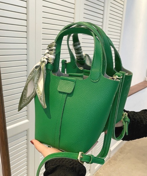 Futier land（フューティアランド）の「スカーフ付きフェイクレザーキューブバッグ（ショルダーバッグ・レディース・ブラック/ブラウン/グリーン・FREE）」の3枚目の写真