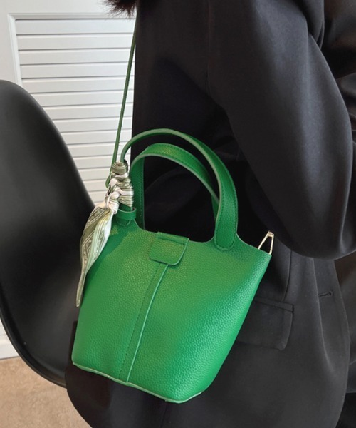 Futier land（フューティアランド）の「スカーフ付きフェイクレザーキューブバッグ（ショルダーバッグ・レディース・ブラック/ブラウン/グリーン・FREE）」の10枚目の写真