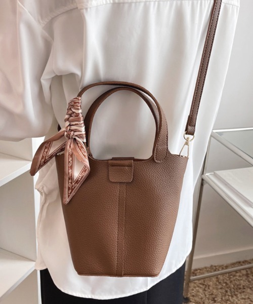 Futier land（フューティアランド）の「スカーフ付きフェイクレザーキューブバッグ（ショルダーバッグ・レディース・ブラック/ブラウン/グリーン・FREE）」の7枚目の写真