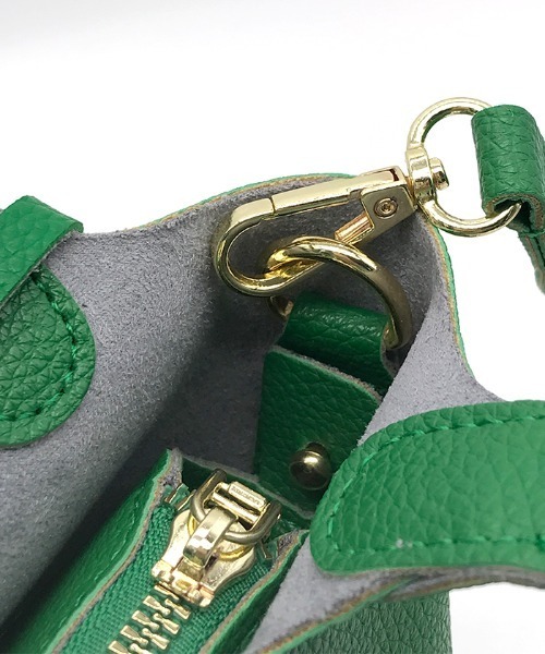 Futier land（フューティアランド）の「スカーフ付きフェイクレザーキューブバッグ（ショルダーバッグ・レディース・ブラック/ブラウン/グリーン・FREE）」の9枚目の写真