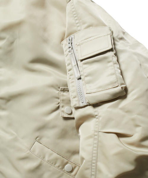 DAIWA PIER39（ダイワピア39）の「【DAIWA PIER39 /ダイワ ピア39】TECH REVERSIBLE MA-1（MA-1・メンズ・カーキ/アイボリー・MEDIUM/LARGE）」の17枚目の写真