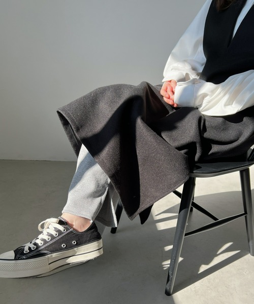 CLEA(クレア)の「サイドスリット入り セミフレアリブ裏起毛レギンスパンツ(レギンス/スパッツ・レディース・ライトグレー/テラコッタ/ブラック/チャコールグレー・FREE)」の7枚目の写真