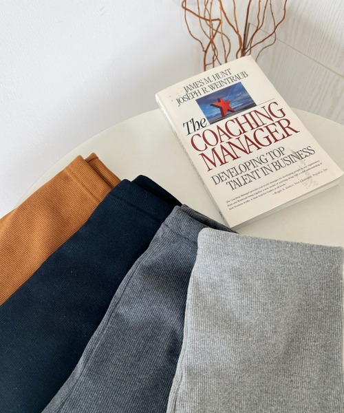 CLEA(クレア)の「サイドスリット入り セミフレアリブ裏起毛レギンスパンツ(レギンス/スパッツ・レディース・ライトグレー/テラコッタ/ブラック/チャコールグレー・FREE)」の21枚目の写真