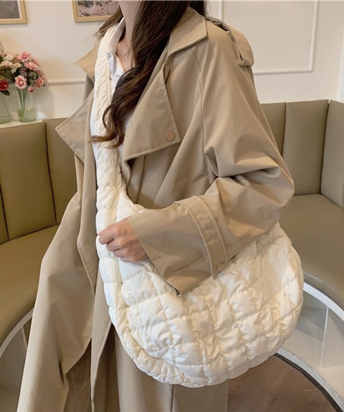 HALEY PESCA（ヘーリーペスカ）の「HALEY PESCA/大容量ボリュームショルダーバッグ（ショルダーバッグ・レディース・ホワイト/ブラック・FREE）」の2枚目の写真