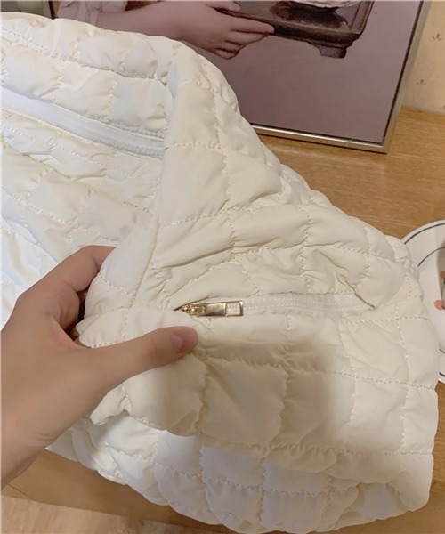 HALEY PESCA（ヘーリーペスカ）の「HALEY PESCA/大容量ボリュームショルダーバッグ（ショルダーバッグ・レディース・ホワイト/ブラック・FREE）」の15枚目の写真