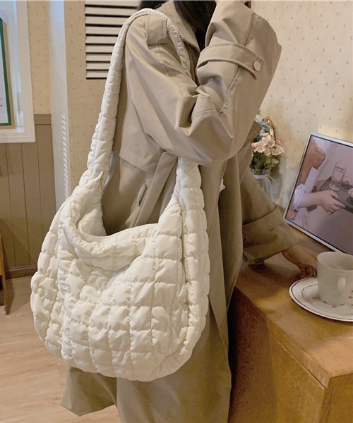 HALEY PESCA（ヘーリーペスカ）の「HALEY PESCA/大容量ボリュームショルダーバッグ（ショルダーバッグ・レディース・ホワイト/ブラック・FREE）」の11枚目の写真