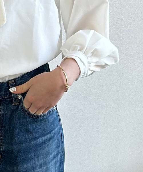 Kotoe（コトエ）の「ノットバングル ブレスレット 結びデザイン
