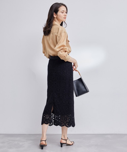 ROPE'（ロペ）の「カットワークフラワーレースタイトスカート/セットアップ対応（スカート・レディース・ブラック/キナリ・38）」の5枚目の写真