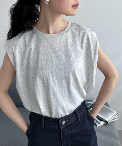 feepur(フェピュール)の「ショルダータックタンクトップ(タンクトップ・レディース・ブラック/オフホワイト/ブラウン/オートミール・MEDIUM)」の4枚目の写真