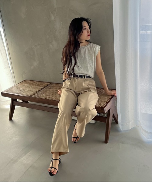 feepur(フェピュール)の「ショルダータックタンクトップ(タンクトップ・レディース・ブラック/オフホワイト/ブラウン/オートミール・MEDIUM)」の6枚目の写真