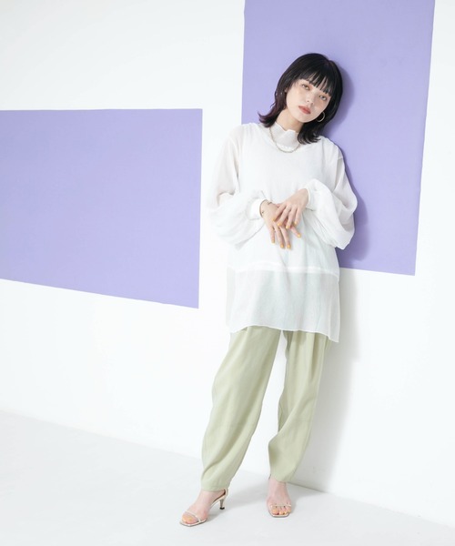 Eimee Law(エイミーロウ)の「シアープリーツ楊柳トップス(シャツ/ブラウス・レディース・ライトグレー/オフホワイト/ブラック/ライトベージュ・38)」の5枚目の写真