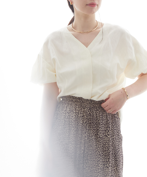 journal standard L'essage（ジャーナルスタンダードレサージュ）の「《追加》ヴィスリネンVネックブラウス（シャツ/ブラウス・レディース・ブラック/ブラウン/マスタード/ホワイト・FREE）」の18枚目の写真