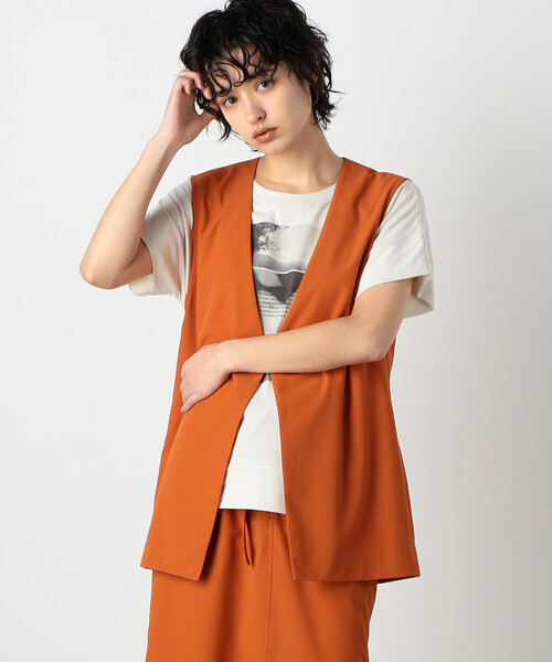 COMME CA ISM(コムサイズム)の「【セットアップ対応】ジレ(ベスト・レディース・オレンジ/キャメル/アイボリー・MEDIUM/LARGE)」の10枚目の写真
