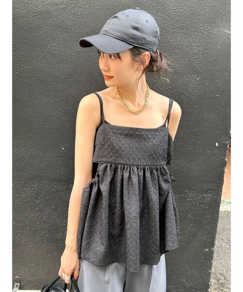 Ungrid（アングリッド）の「サイドオープンジャカードキャミ（シャツ/ブラウス・レディース・オフホワイト/グリーン/ブラック・FREE）」の2枚目の写真