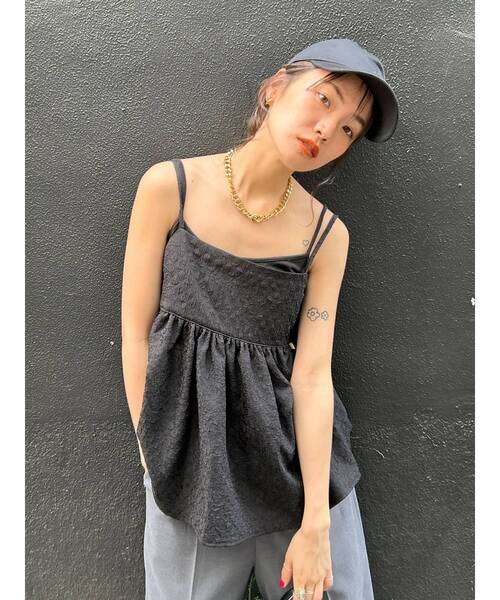 Ungrid（アングリッド）の「サイドオープンジャカードキャミ（シャツ/ブラウス・レディース・オフホワイト/グリーン/ブラック・FREE）」の5枚目の写真