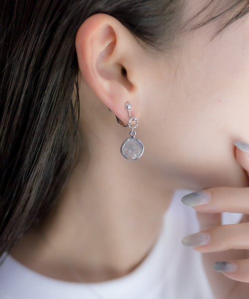 ear PAPILLONNER(イアパピヨネ)の「《WEB限定》クリスタルエポイヤリング(イヤリング・レディース・シルバー/ゴールド・FREE)」の2枚目の写真