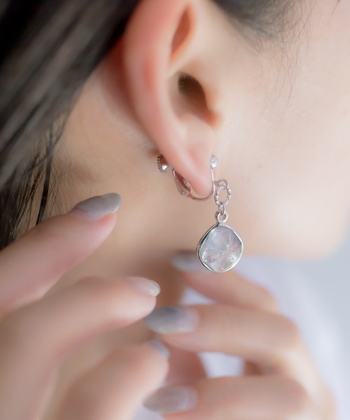 ear PAPILLONNER(イアパピヨネ)の「《WEB限定》クリスタルエポイヤリング(イヤリング・レディース・シルバー/ゴールド・FREE)」の9枚目の写真