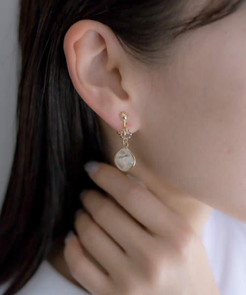ear PAPILLONNER(イアパピヨネ)の「《WEB限定》クリスタルエポイヤリング(イヤリング・レディース・シルバー/ゴールド・FREE)」の15枚目の写真
