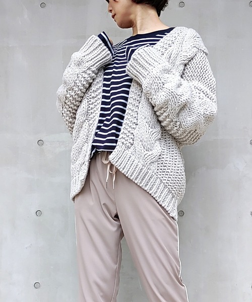 Q（キュー）の「ハンドケーブルカーディガン（カーディガン/ボレロ・レディース・ライトグレー・MEDIUM）」の14枚目の写真