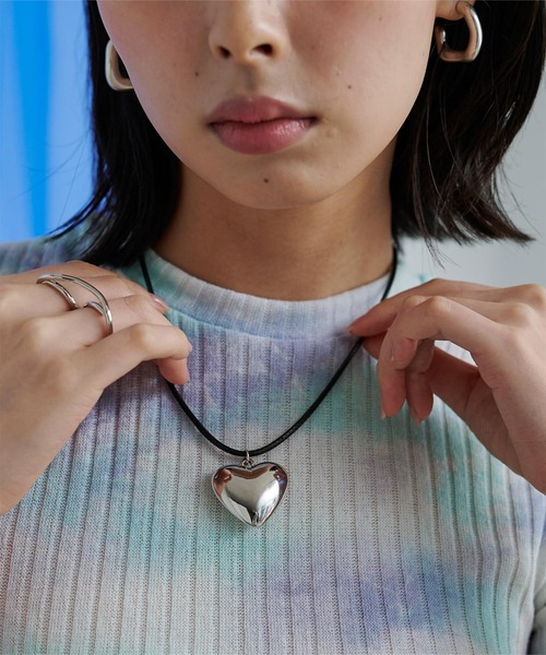 miette(ミエット)の「ビッグハートネックレス(ネックレス・レディース・ブラック・FREE)」の2枚目の写真