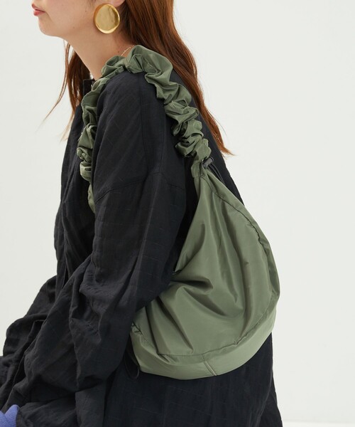 FREAK'S STORE（フリークスストア）の「限定展開　ギャザー ショルダーバッグ（ショルダーバッグ・レディース・オリーブ/ブラック/ナチュラル・ONE SIZE）」の3枚目の写真