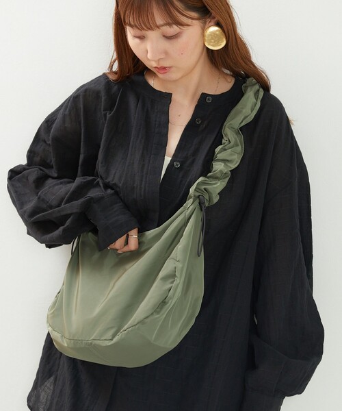FREAK'S STORE（フリークスストア）の「限定展開　ギャザー ショルダーバッグ（ショルダーバッグ・レディース・オリーブ/ブラック/ナチュラル・ONE SIZE）」の11枚目の写真
