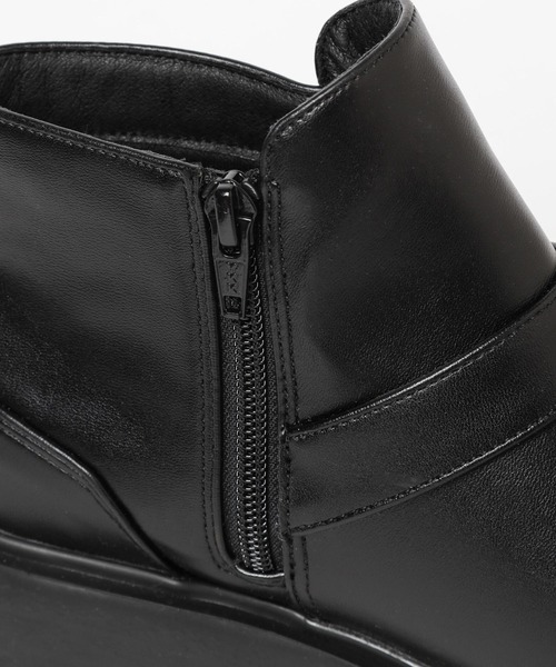 niko and...（ニコアンド）の「オリジナルベルト付きショートブーツ（ブーツ・レディース・モカ/ブラック・MEDIUM/LARGE）」の6枚目の写真