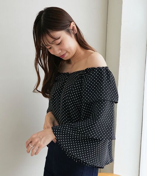 MAJESTIC LEGON(マジェスティックレゴン)の「フレアーフリルスリーブブラウス(シャツ/ブラウス・レディース・ブラック/A/ホワイト系その他2・MEDIUM)」の10枚目の写真