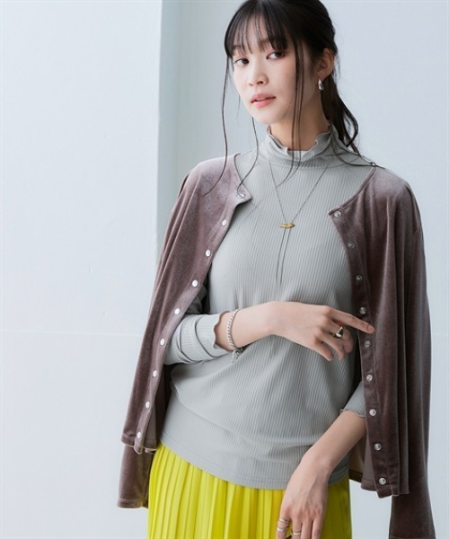 nissen（ニッセン）の「細リブハイネックカットソートップス（Tシャツ/カットソー・レディース・ホワイト×ブラック/ブラウン系/ネイビー/オフホワイト/コーラル/サックスブルー/ブラック/ライトグレー/グリーン系/ネイビー×ホワイト・LL/S/L/M/3L）」の4枚目の写真