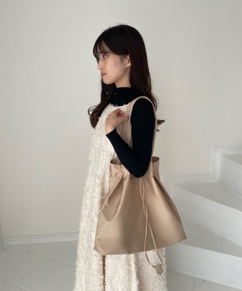 mellowneon(メロウネオン)の「A4巾着ナイロンバッグトートバッグ(トートバッグ・レディース・アイボリー/ブラック/ベージュ・FREE)」の15枚目の写真
