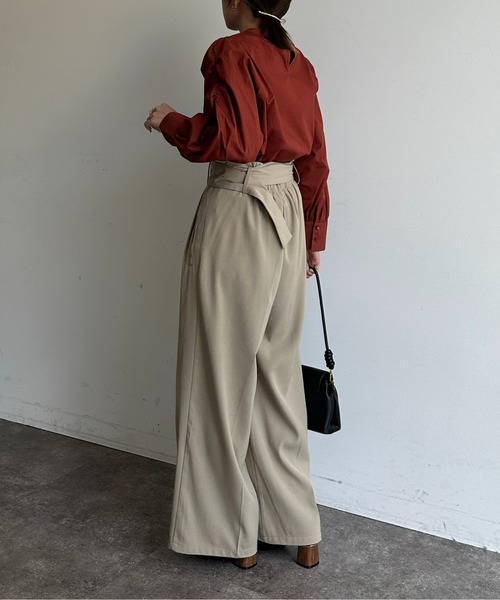 Thevon(ゼボン)の「シャーリングパワショルブラウス(シャツ/ブラウス・レディース・カーキ/オフホワイト/レッド系その他/ブラック・FREE)」の21枚目の写真