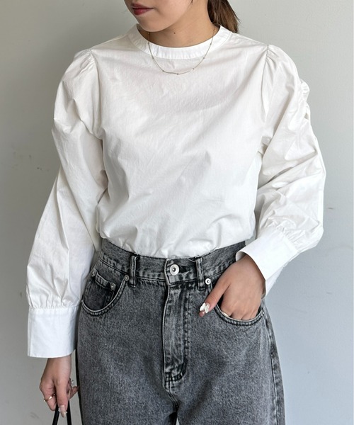 Thevon(ゼボン)の「シャーリングパワショルブラウス(シャツ/ブラウス・レディース・カーキ/オフホワイト/レッド系その他/ブラック・FREE)」の5枚目の写真