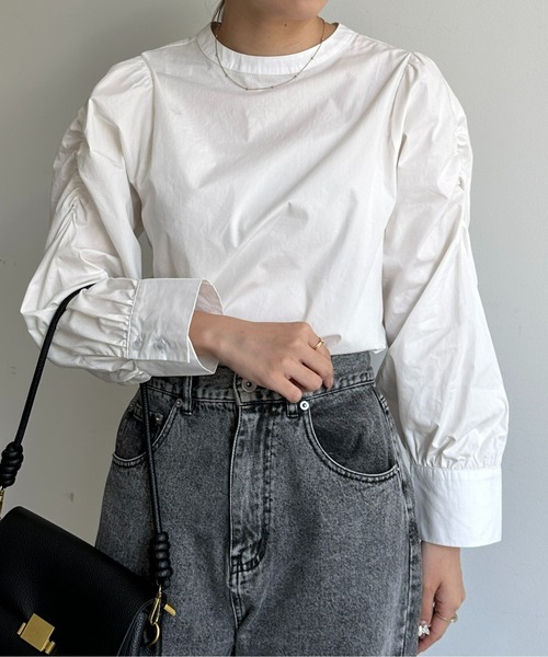 Thevon(ゼボン)の「シャーリングパワショルブラウス(シャツ/ブラウス・レディース・カーキ/オフホワイト/レッド系その他/ブラック・FREE)」の6枚目の写真