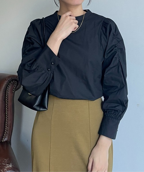 Thevon(ゼボン)の「シャーリングパワショルブラウス(シャツ/ブラウス・レディース・カーキ/オフホワイト/レッド系その他/ブラック・FREE)」の11枚目の写真
