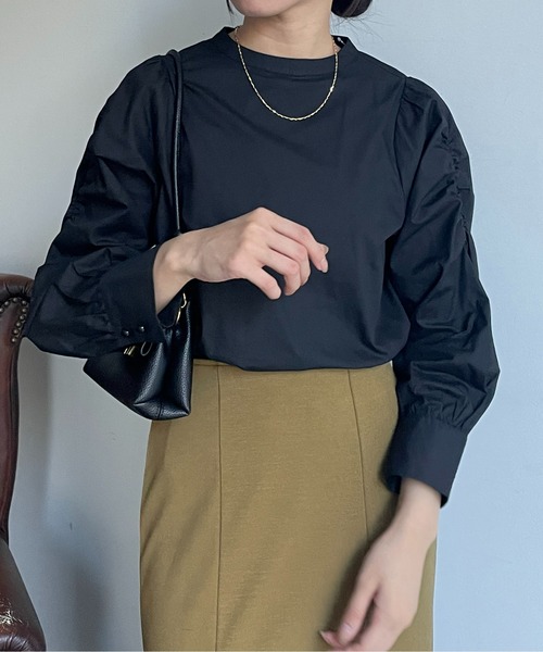 Thevon(ゼボン)の「シャーリングパワショルブラウス(シャツ/ブラウス・レディース・カーキ/オフホワイト/レッド系その他/ブラック・FREE)」の13枚目の写真
