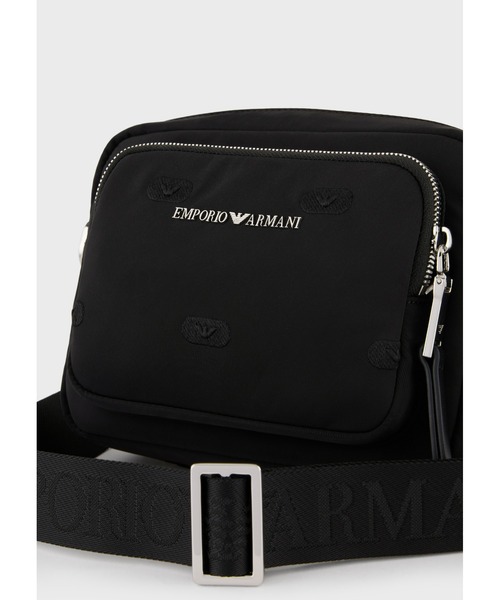 EMPORIO ARMANI（エンポリオアルマーニ）の「【エンポリオ アルマーニ】Armani Sustainability Values ショルダーバッグ リサイクルナイロン製 オールオーバーイーグルスタンプ刺繍（ショルダーバッグ・メンズ・ブラック・FREE）」の4枚目の写真
