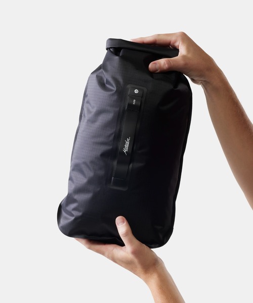 Matador(マタドール)の「Matador/マタドール Flatpak Dry Bag/フラットバッグ 8L(トラベルグッズ・メンズ・ブラック・FREE)」の4枚目の写真