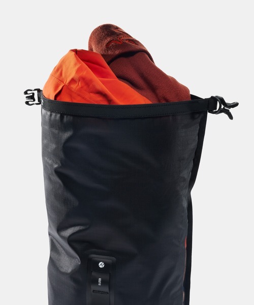 Matador(マタドール)の「Matador/マタドール Flatpak Dry Bag/フラットバッグ 8L(トラベルグッズ・メンズ・ブラック・FREE)」の5枚目の写真