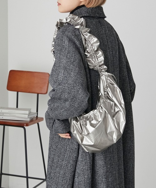 forksy.（フォルクシー）の「【forksy.】メタリックシャーリングショルダーバッグ（ショルダーバッグ・レディース・ピンク/ブラック/シルバー/ゴールド・FREE）」の6枚目の写真