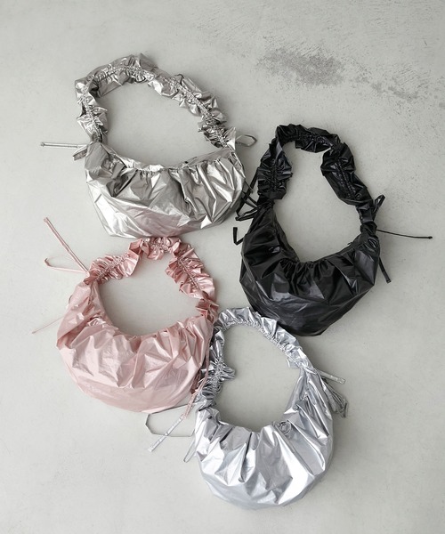 forksy.（フォルクシー）の「【forksy.】メタリックシャーリングショルダーバッグ（ショルダーバッグ・レディース・ピンク/ブラック/シルバー/ゴールド・FREE）」の20枚目の写真