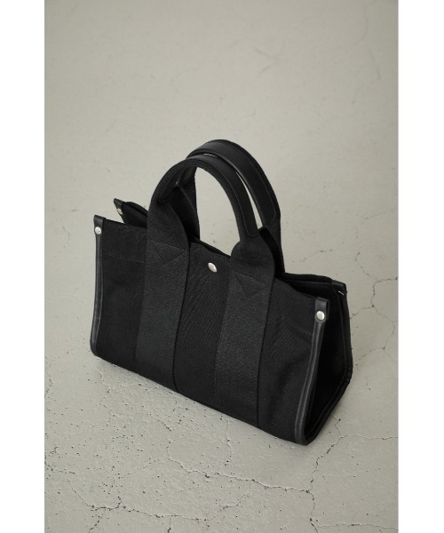 AZUL by moussy(アズールバイマウジー)の「スクエアキャンバストートバッグ(トートバッグ・メンズ・ブラック/オフホワイト・FREE)」の3枚目の写真