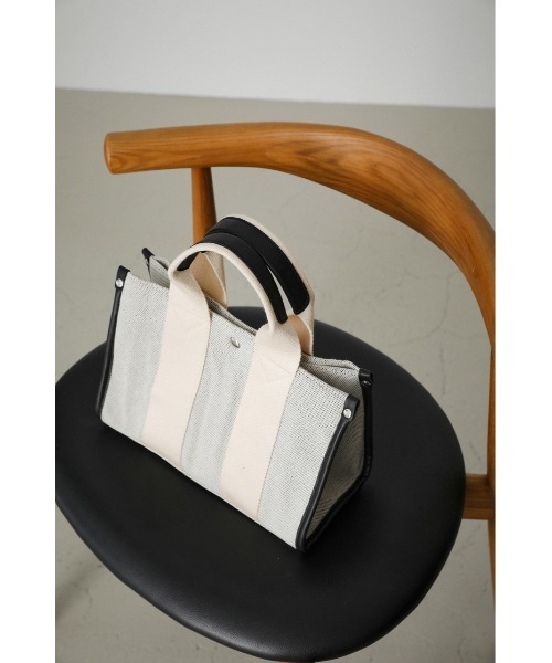 AZUL by moussy(アズールバイマウジー)の「スクエアキャンバストートバッグ(トートバッグ・メンズ・ブラック/オフホワイト・FREE)」の16枚目の写真