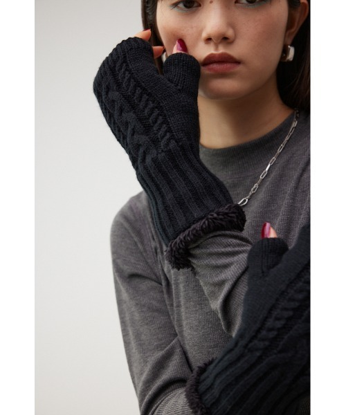 AZUL by moussy（アズールバイマウジー）の「ニットハンドウォーマー（手袋・レディース・ブラック/ベージュ・FREE）」の8枚目の写真