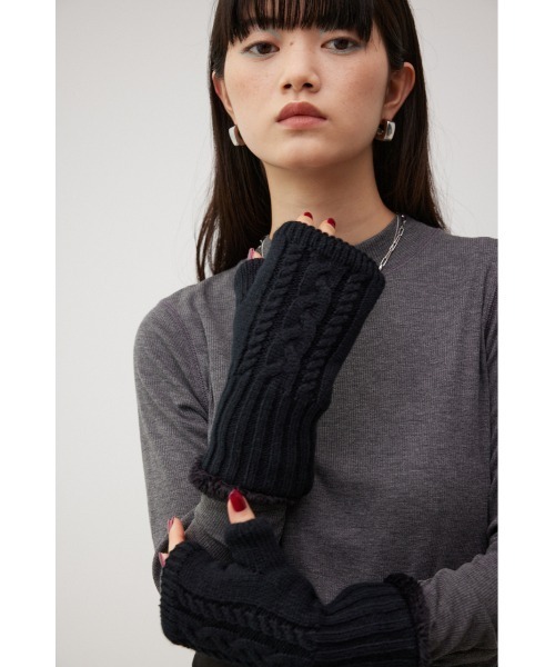 AZUL by moussy（アズールバイマウジー）の「ニットハンドウォーマー（手袋・レディース・ブラック/ベージュ・FREE）」の9枚目の写真