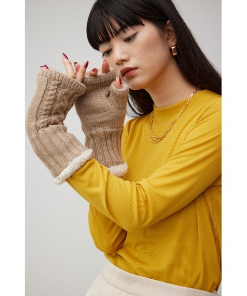 AZUL by moussy（アズールバイマウジー）の「ニットハンドウォーマー（手袋・レディース・ブラック/ベージュ・FREE）」の15枚目の写真
