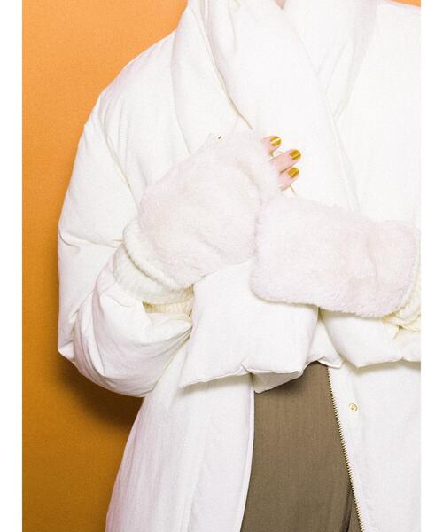 Te chichi TERRASSE（テチチテラス）の「ファードッキンググローブ（手袋・レディース・モカ/オフホワイト・F）」の3枚目の写真