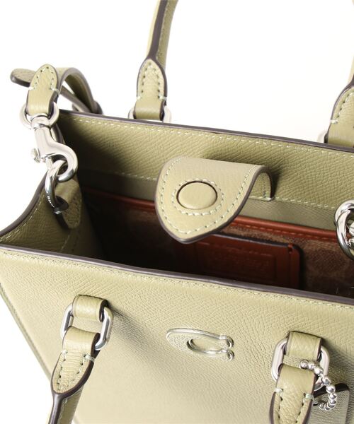 COACH（コーチ）の「トート 16・シグネチャー キャンバス