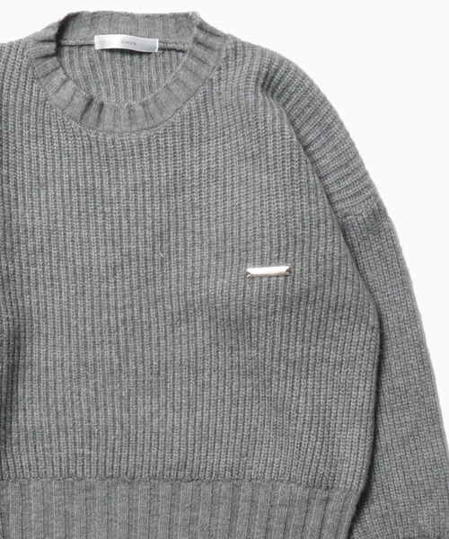 Chick(チック)の「MEDIUM CREW NECK KNIT / ミディ丈クルーカラーニット(ニット/セーター・レディース・ピンク/オフホワイト/グレー・FREE)」の2枚目の写真