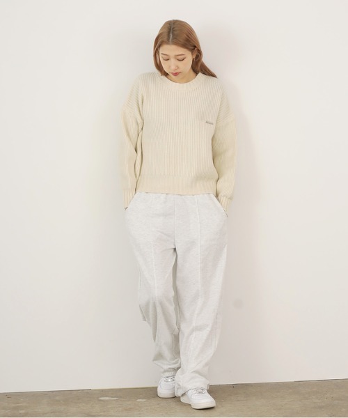 Chick(チック)の「MEDIUM CREW NECK KNIT / ミディ丈クルーカラーニット(ニット/セーター・レディース・ピンク/オフホワイト/グレー・FREE)」の11枚目の写真